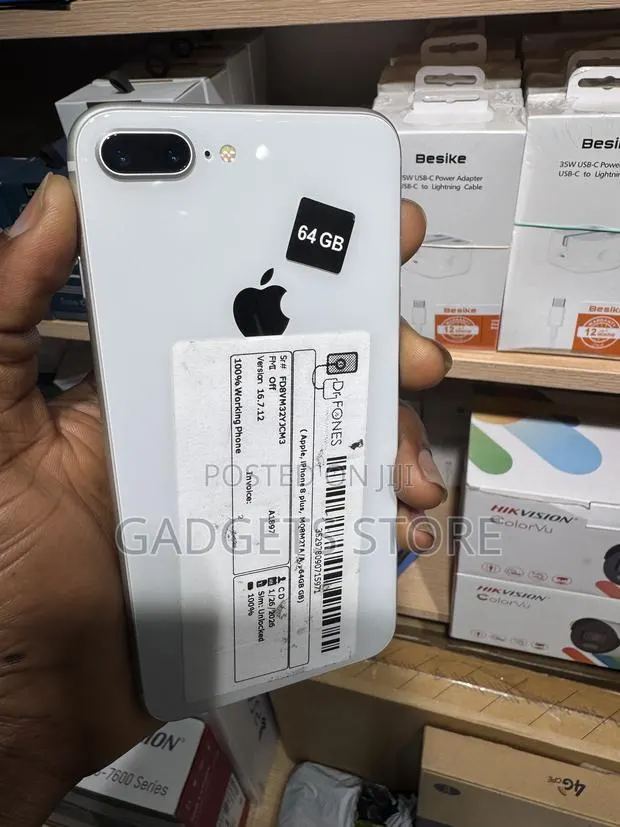 Apple iPhone 8 Plus 64 GB White · Photo 1