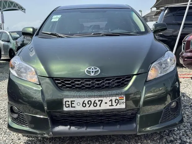 Toyota Matrix S Hatchback AWD (2.4L 4cyl 4A) 2012 Green · Photo 1