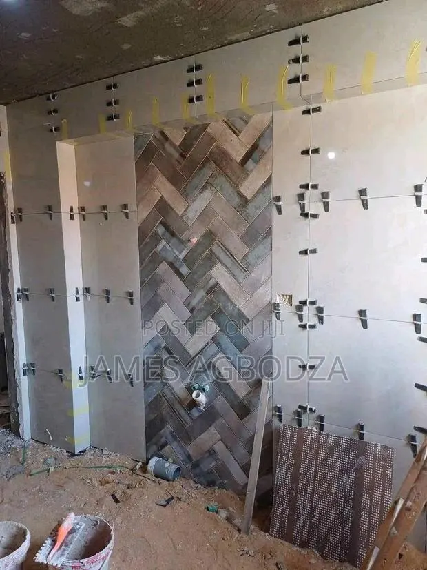Good Master in Tiles Work · Photo 1