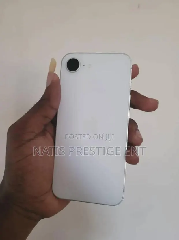 Apple iPhone 16e 256 GB White · Photo 1