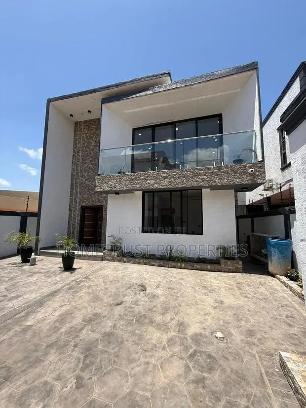 4bdrm Duplex in Achimota Tantra, Mile 7 for sale · Photo 1
