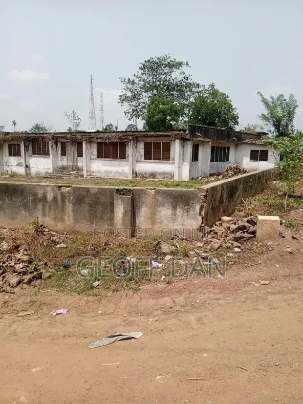 5bdrm House in Obuasi Municipal for rent · Photo 1