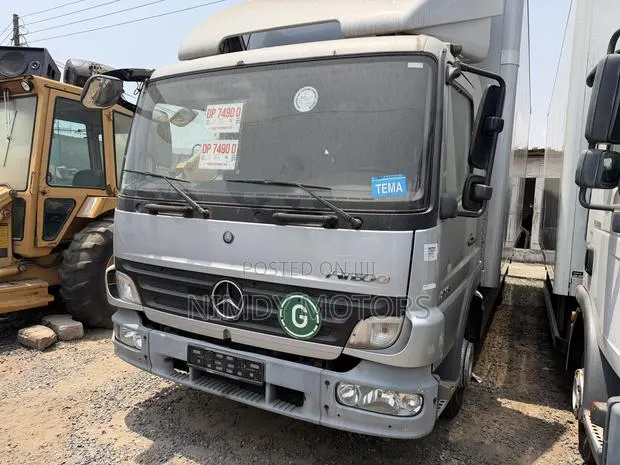 Benz Atego Container · Photo 1