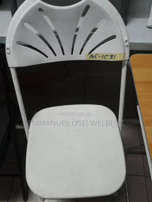 Plastic Folding Chair · Photo 1