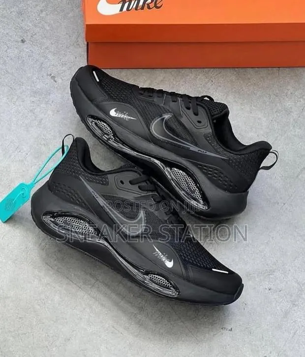 Nike Airmax Zoom Sneaker · Photo 1