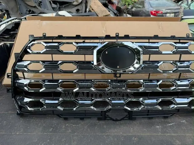 Toyota Tundra 2022 Grille Chrome · Photo 1