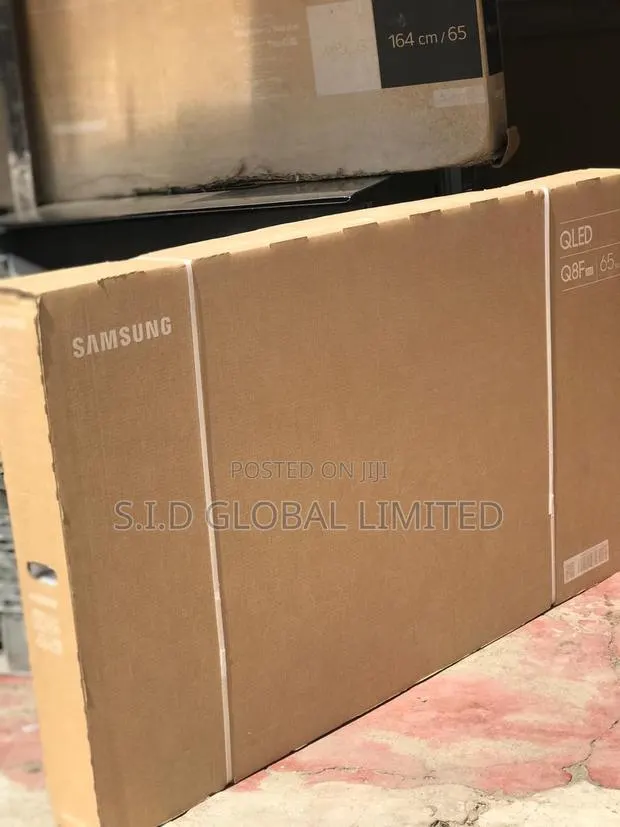 Experience Seamless Connectivity With Samsung 65" Qled Vision 65q8f · Photo 2