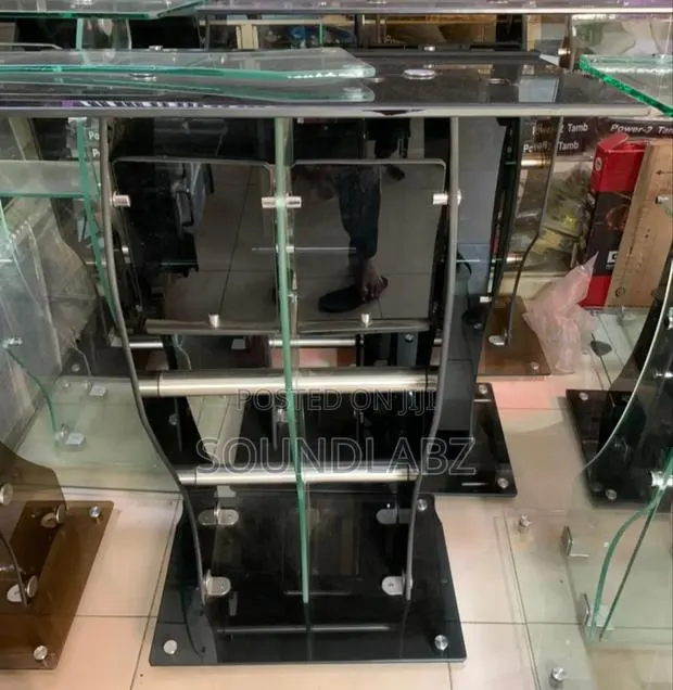 Glass Double Pulpit With Bars · Photo 1