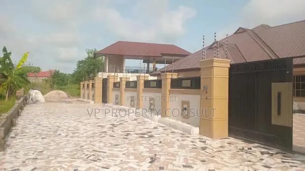 Guest House for Sale at Winneba · Photo 1