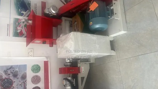 Floating Fish Feed Producing Machine · Photo 1
