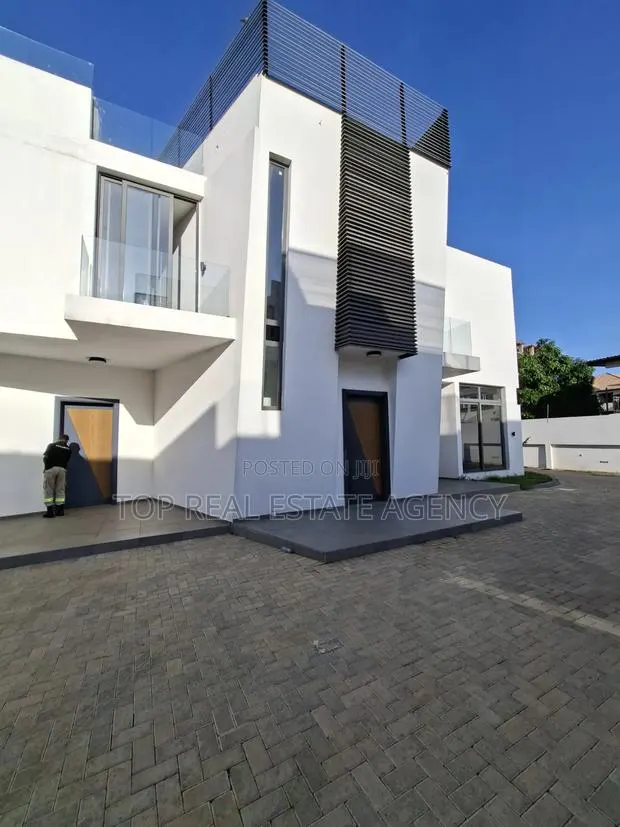 4bdrm Duplex in North Legon for sale · Photo 1