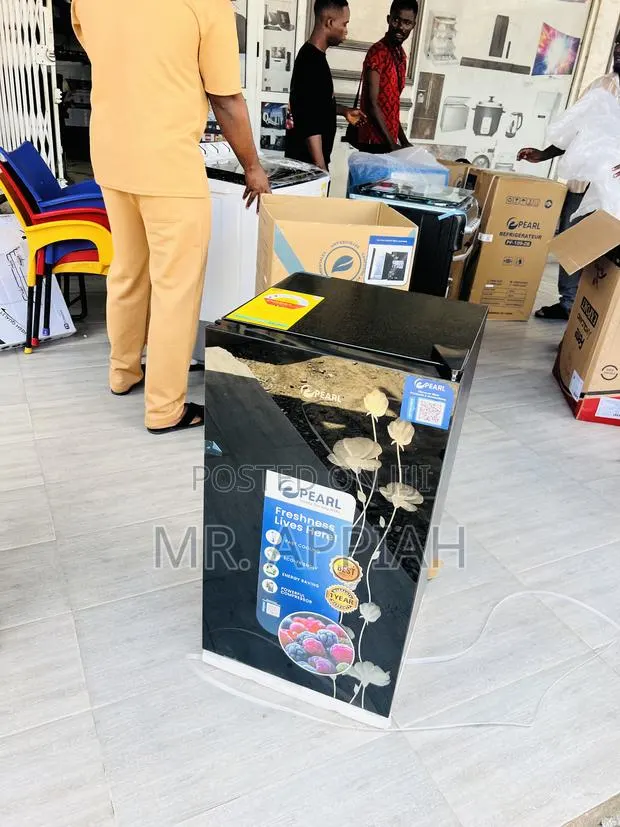 Extremely Classic Pearl Single Door Table Top Fridge(80liters) Black · Photo 1
