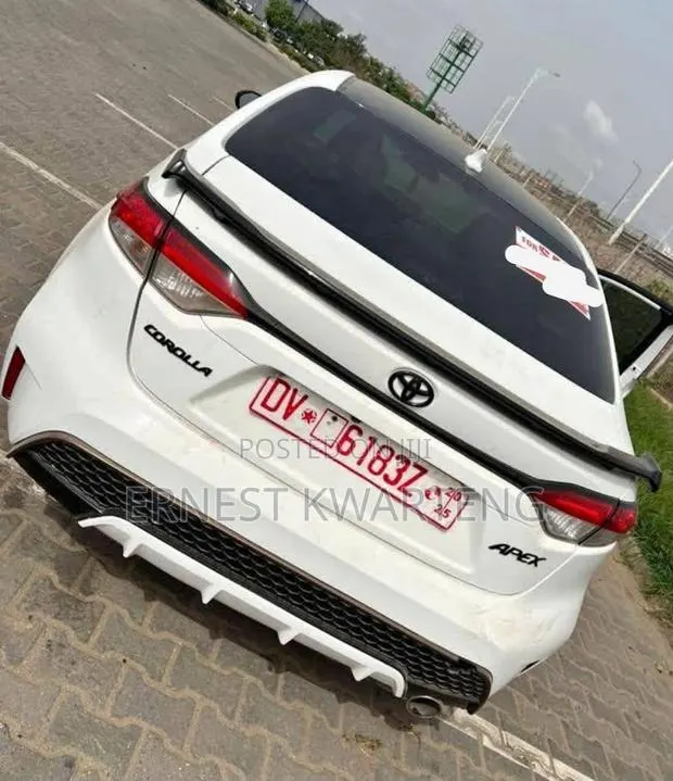Toyota Corolla 2021 White · Photo 1