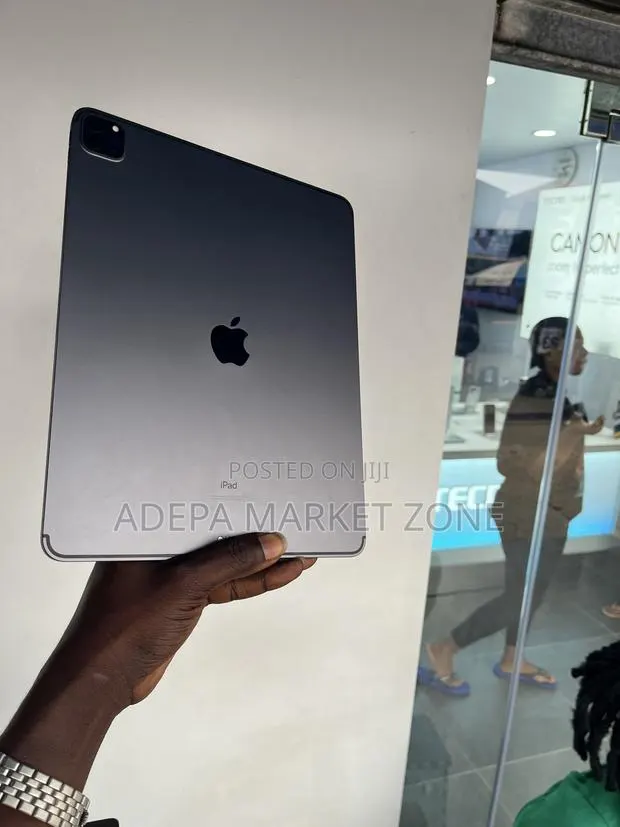 Apple iPad Pro 12.9 (2021) 512 GB Gray · Photo 1