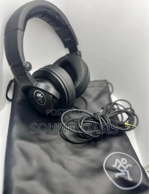 Mackie MC-150 Professional Closed-Back Headphones · Photo 2