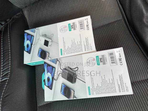 PD20W+QC3.0 Dualport Fastcharging Digital Display Powerbank · Photo 2