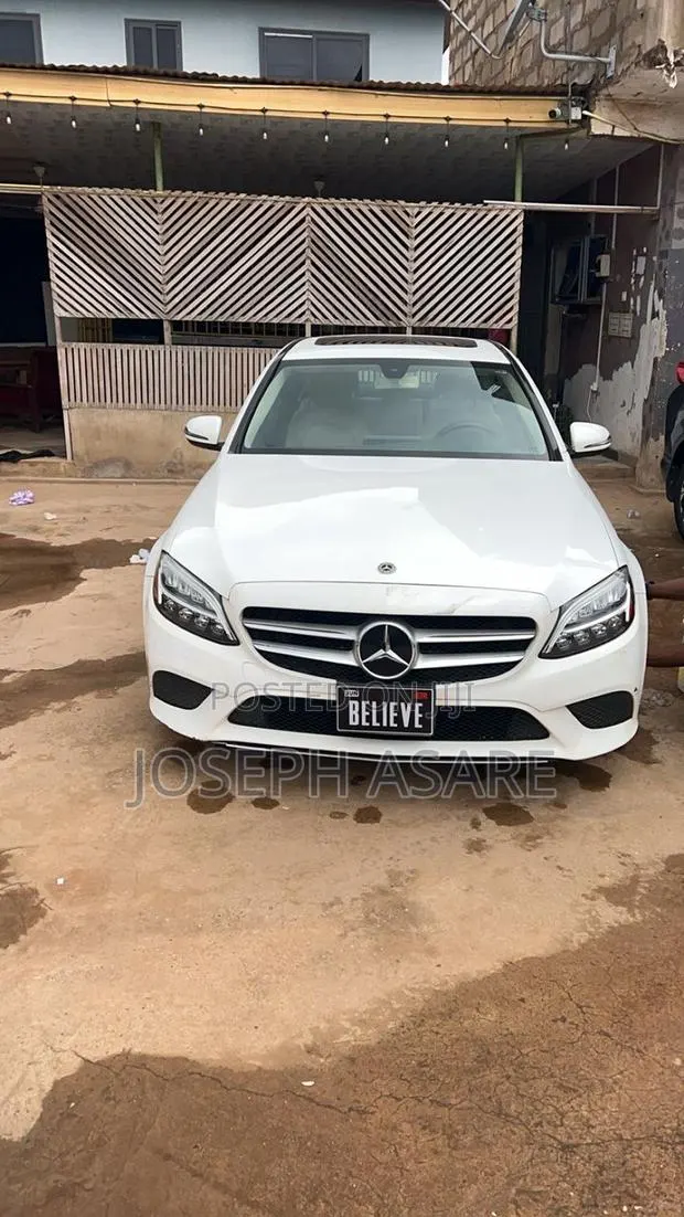 Mercedes-Benz C300 2019 White · Photo 1