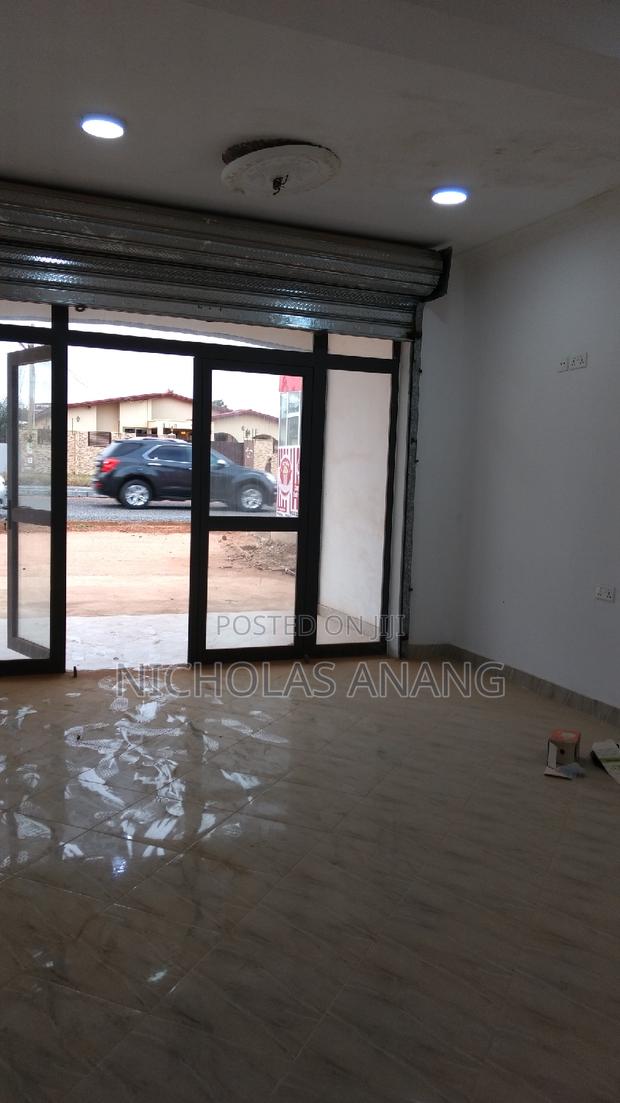 A Newly Built Shop for Rent at Teshie,On the Manet Road · Photo 5