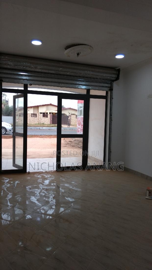 A Newly Built Shop for Rent at Teshie,On the Manet Road · Photo 7