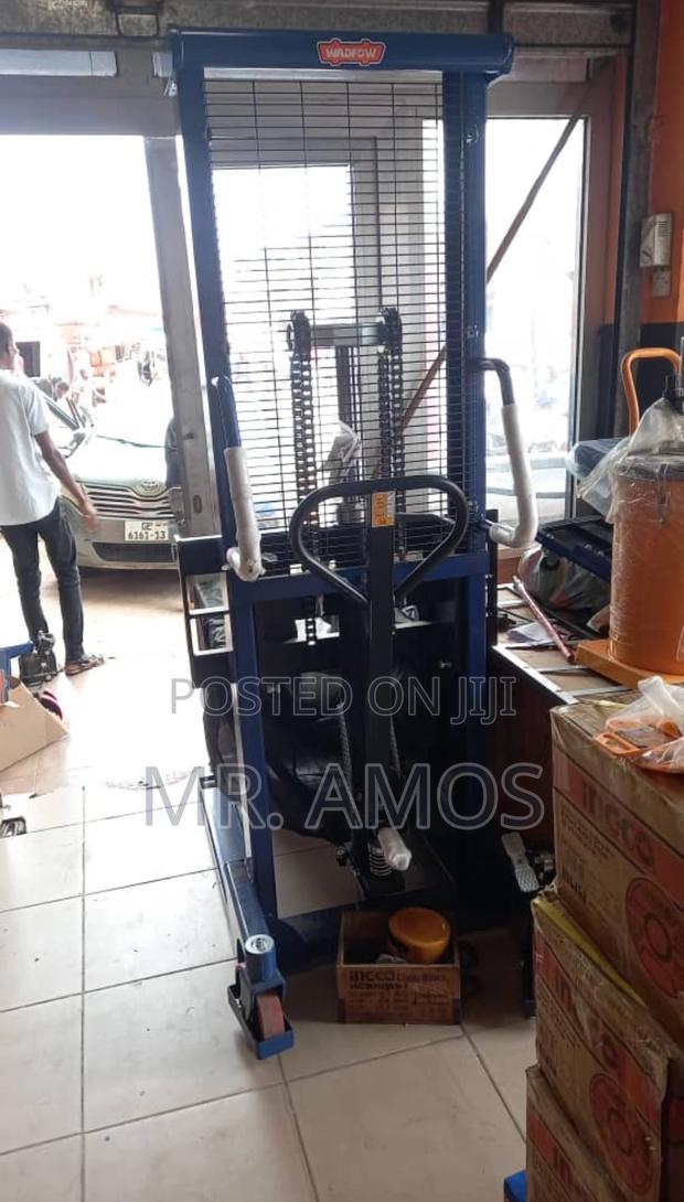 1500kg Manual Forklift Stacker Truck/Trolley - Wnk1r15 · Photo 2