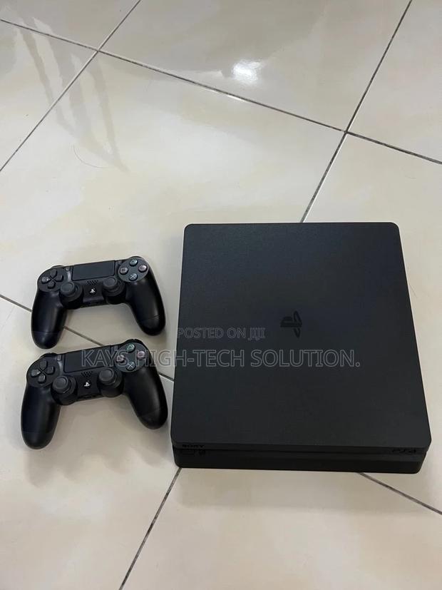 Playstation 4 Slim With 2 Controllers and New Games · Photo 1
