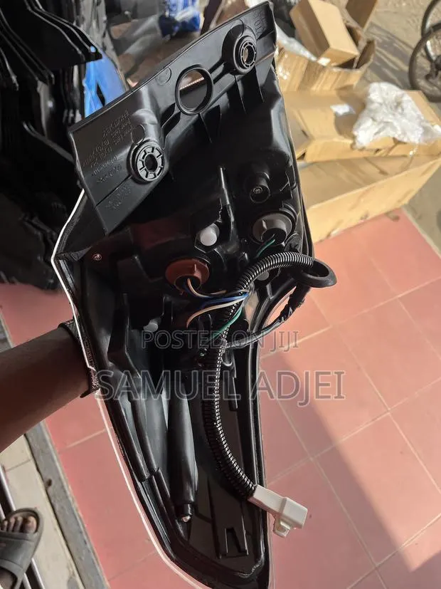 Toyota RAV4 2016 to 2018 Tail Light Led. · Photo 1