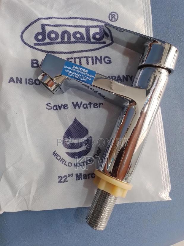 Original Donald Wash-Hand Basin Tap Lifted · Photo 1