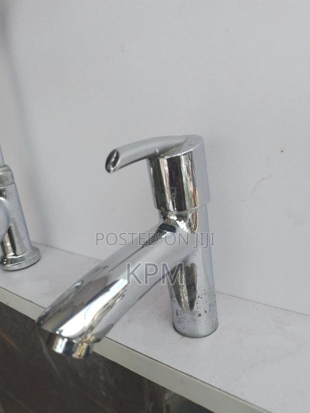 Original Donald Wash-Hand Basin Tap Lifted · Photo 2