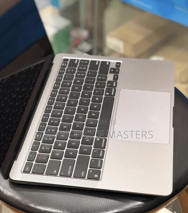 New Laptop Apple MacBook Pro 2017 8GB Intel Core I5 SSD 128GB · Photo 3