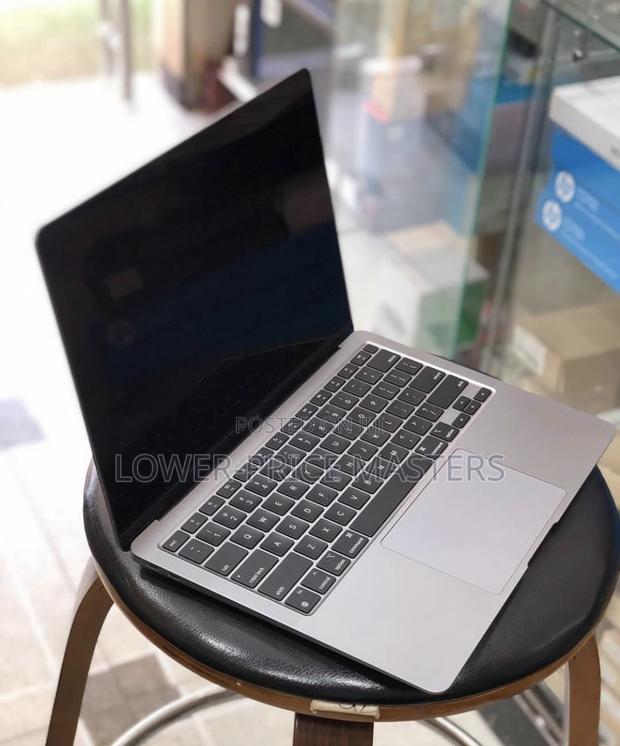 New Laptop Apple MacBook Pro 2017 8GB Intel Core I5 SSD 128GB · Photo 2
