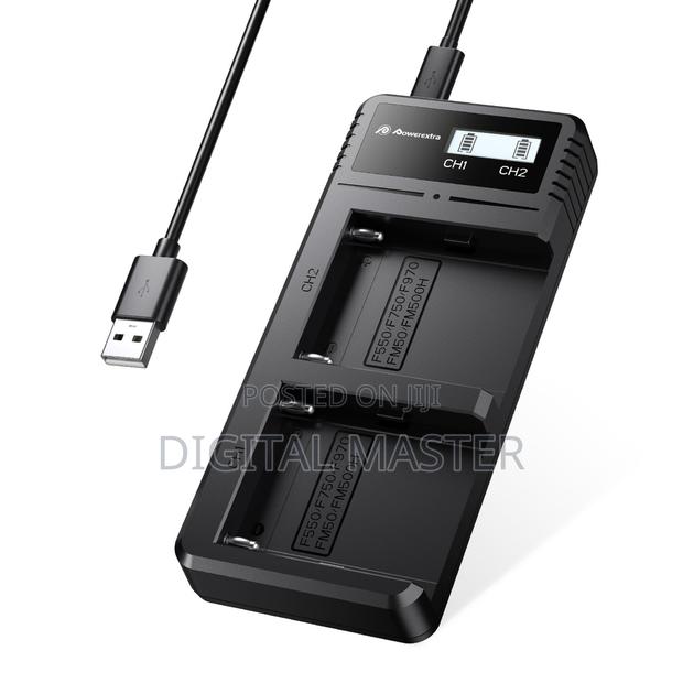 Powerextra Fast Dual USB Charger for NP-F Batteries · Photo 2