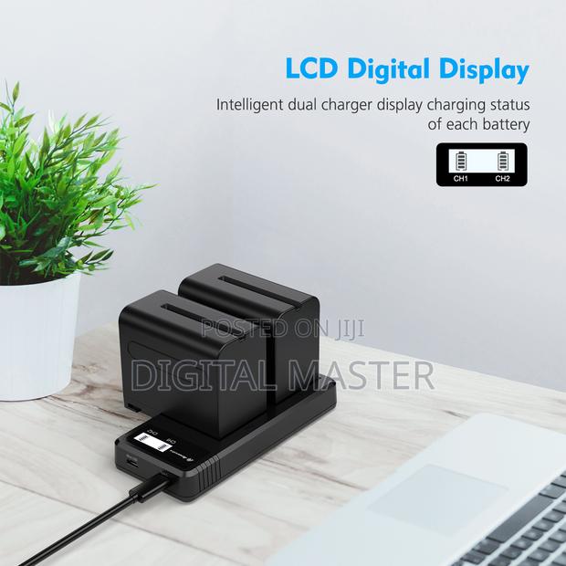 Powerextra Fast Dual USB Charger for NP-F Batteries · Photo 7
