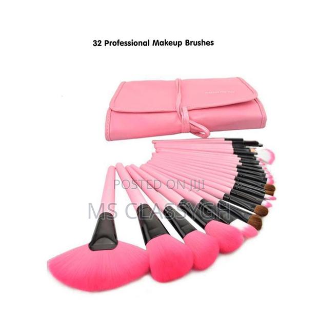 24 PCS Makeup Brushes Set Professional Cosmetics · Photo 2