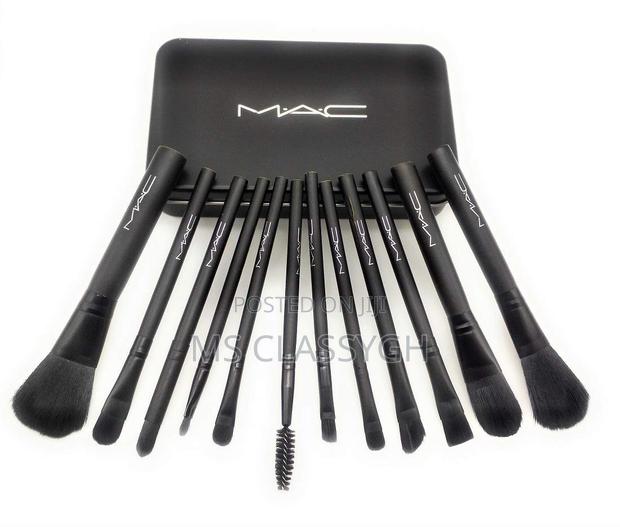 M.A.C Cosmetic Makeup Brush Set - 12 PCS (Pack of 12) · Photo 1