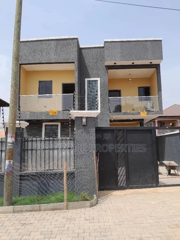 4bdrm Duplex in Ofankor for sale · Photo 2