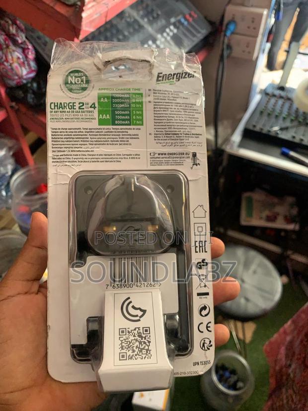 AA Energizer Battery and Charger · Photo 2