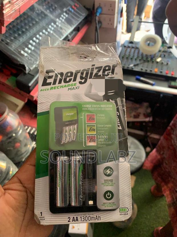 AA Energizer Battery and Charger · Photo 1