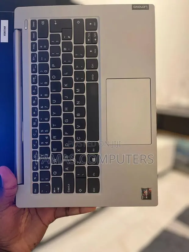Laptop Lenovo IdeaPad V570 8GB AMD Ryzen 5 SSD 256GB · Photo 1