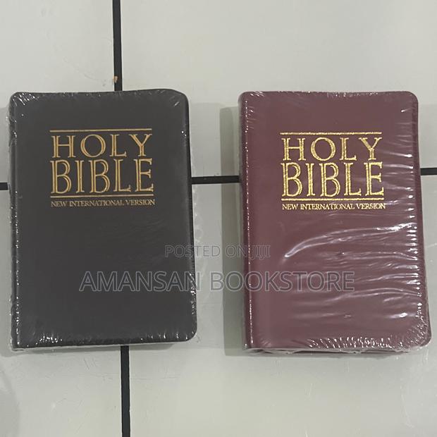Holy Bible Niv Leather Bound (Small Size) · Photo 1