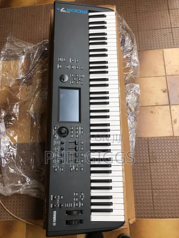Yamaha Modx7 + · Photo 1