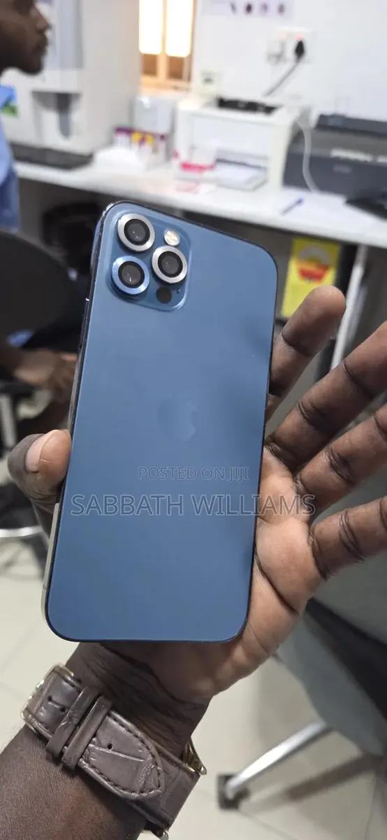 Apple iPhone 12 Pro 128 GB Blue · Photo 1
