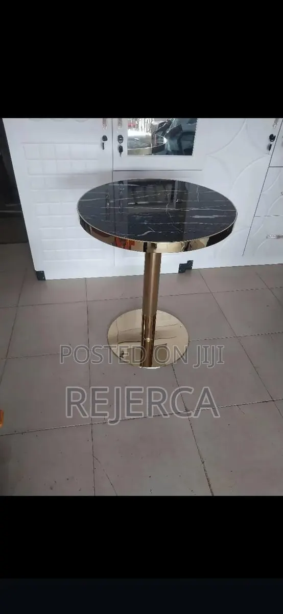 Portable Round Table · Photo 1