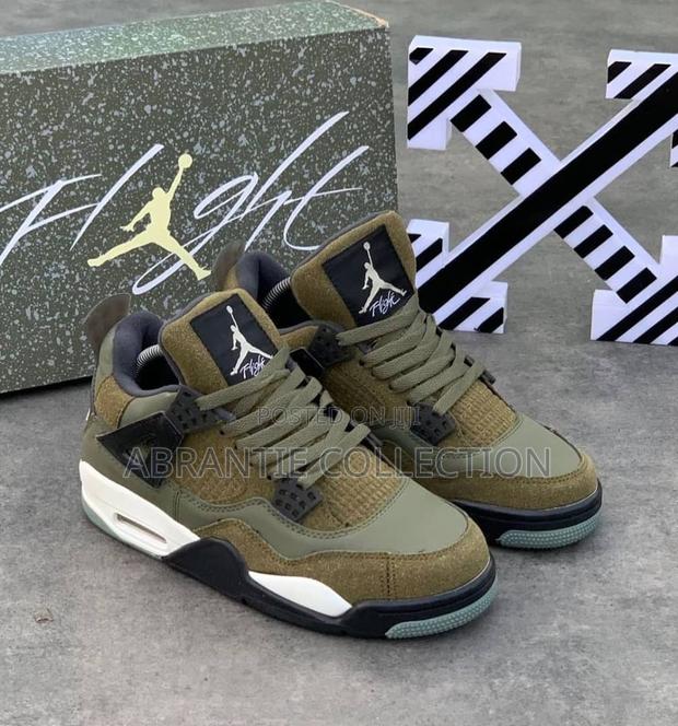 Air Jordan Retro 4 SE Craft Olive · Photo 1