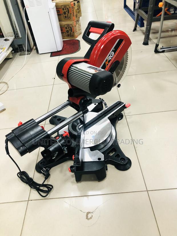 Dual Bevel Slide Miter Saw · Photo 4