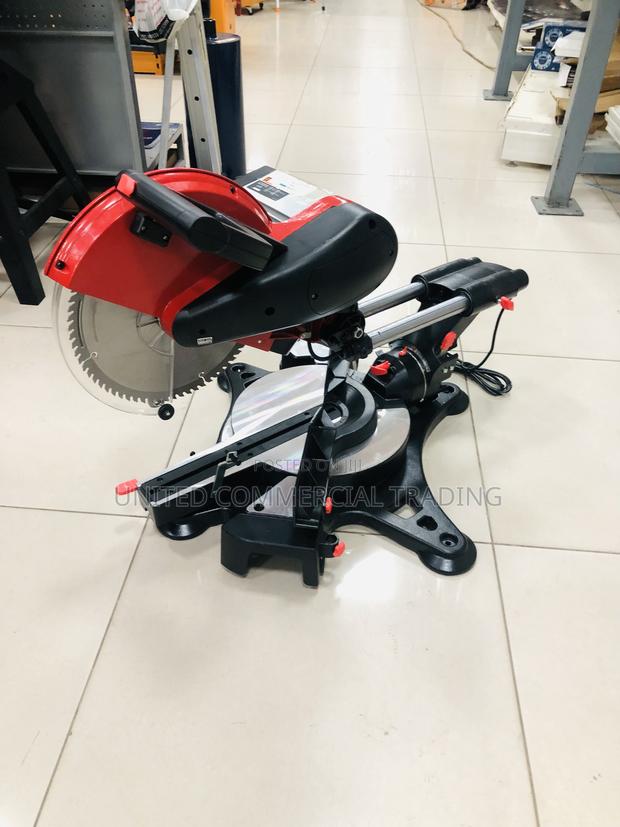 Dual Bevel Slide Miter Saw · Photo 5