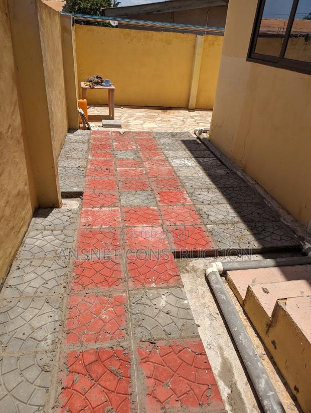 Pavement Tiles and Slabs Installation · Photo 3