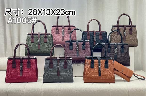 *Be Assured of Quality Ladies Handbags · Photo 1