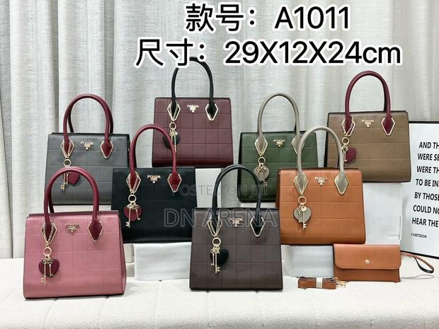 *Be Assured of Quality Ladies Handbags · Photo 2
