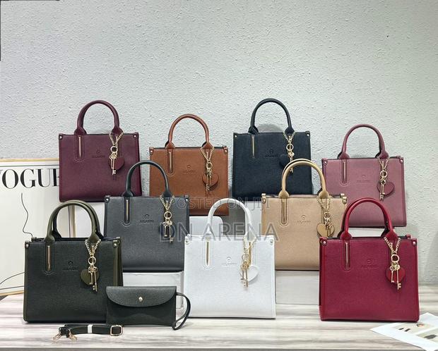 *Be Assured of Quality Ladies Handbags · Photo 3