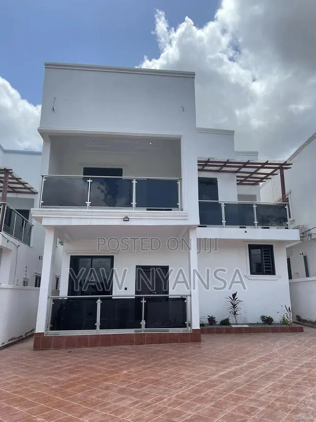 5bdrm Duplex in Bn Estate, Kwabenya for sale · Photo 1